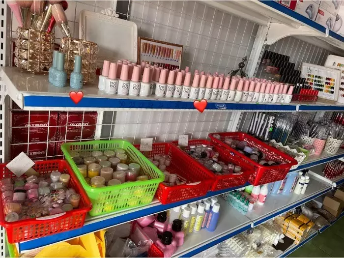 Linh nail store